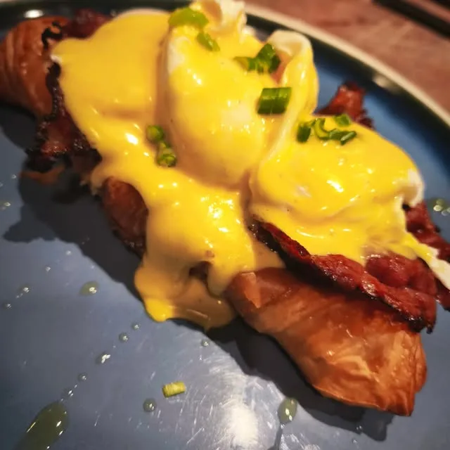 Croissant Benedict